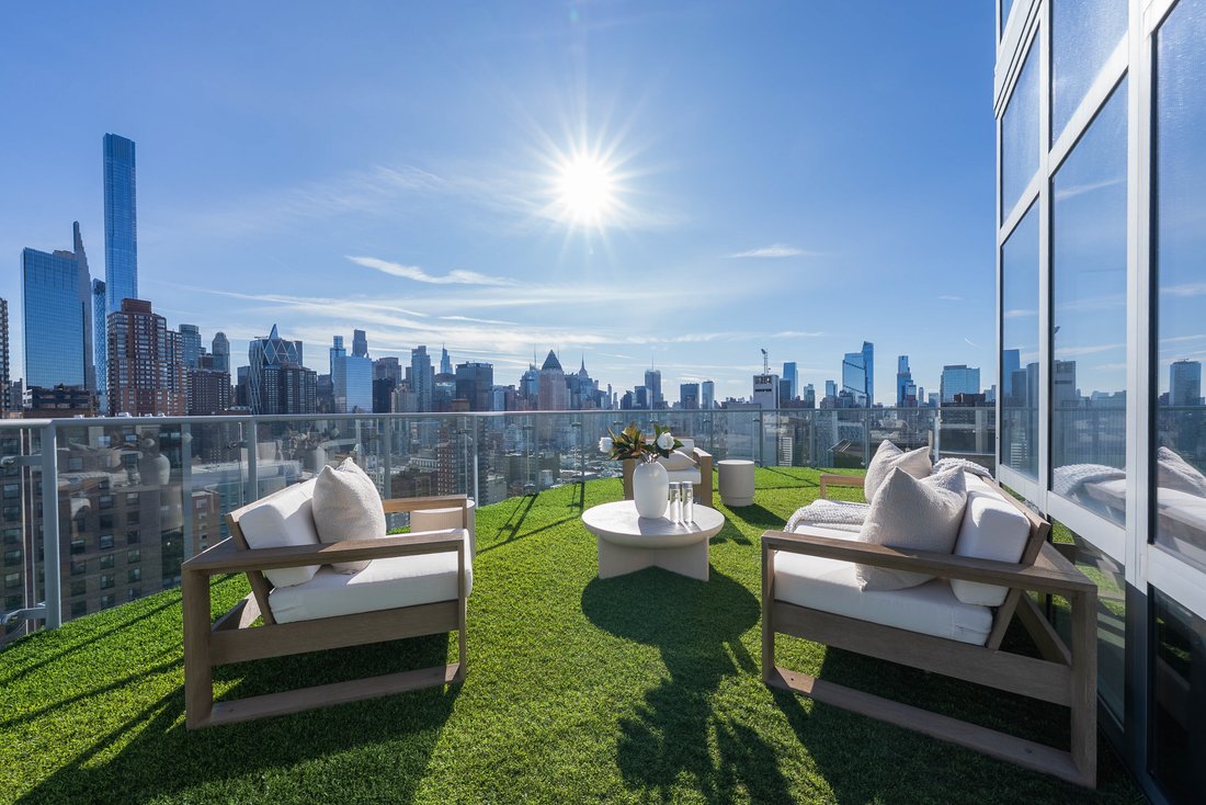 New York, New York, United States 4 - 18613563