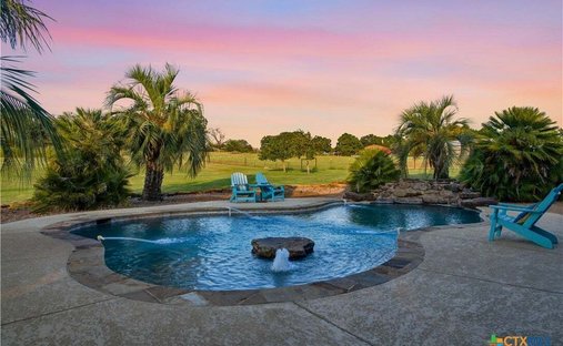 House in La Vernia, Texas, United States 1