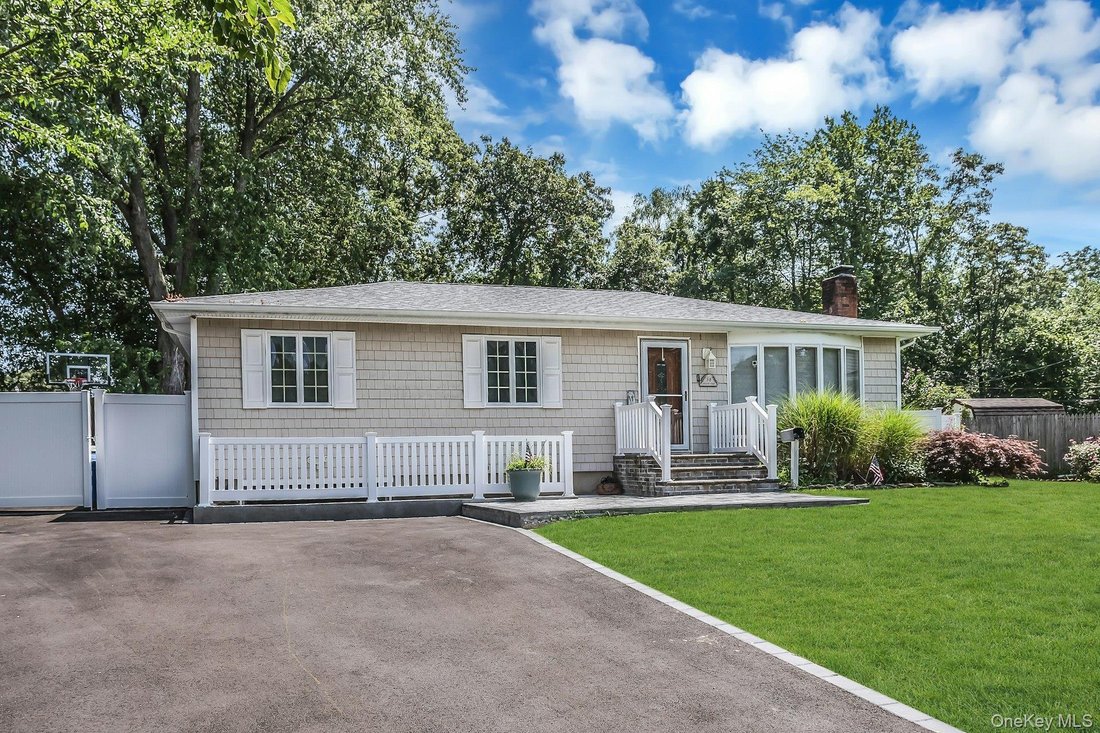 House in Smithtown, New York, United States 2 - 18613168