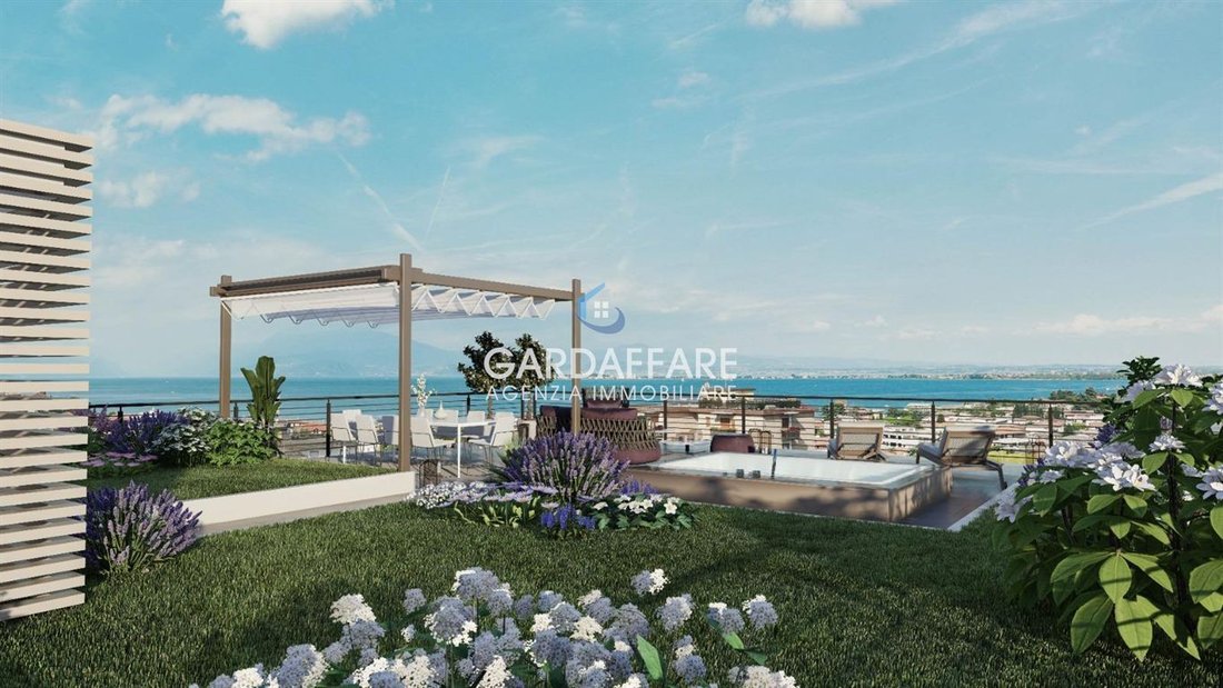 Apartment in Desenzano Centro, Desenzano del Garda, Lombardy 1 - 18611802