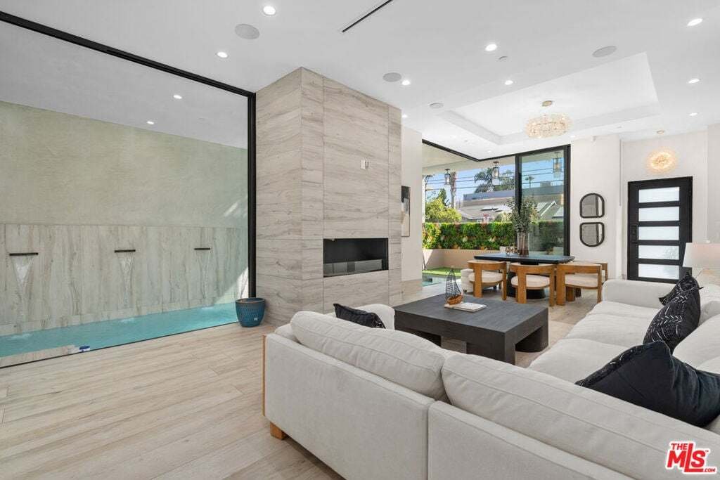 House in Los Angeles, California, United States 4 - 18615376