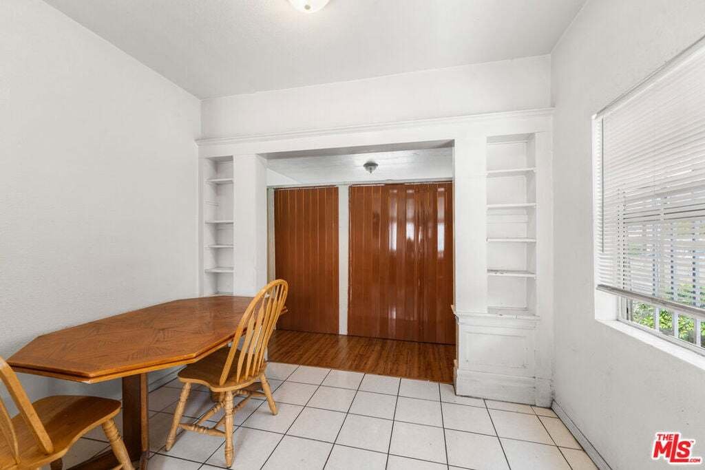 Los Angeles, California, United States 5 - 18611847