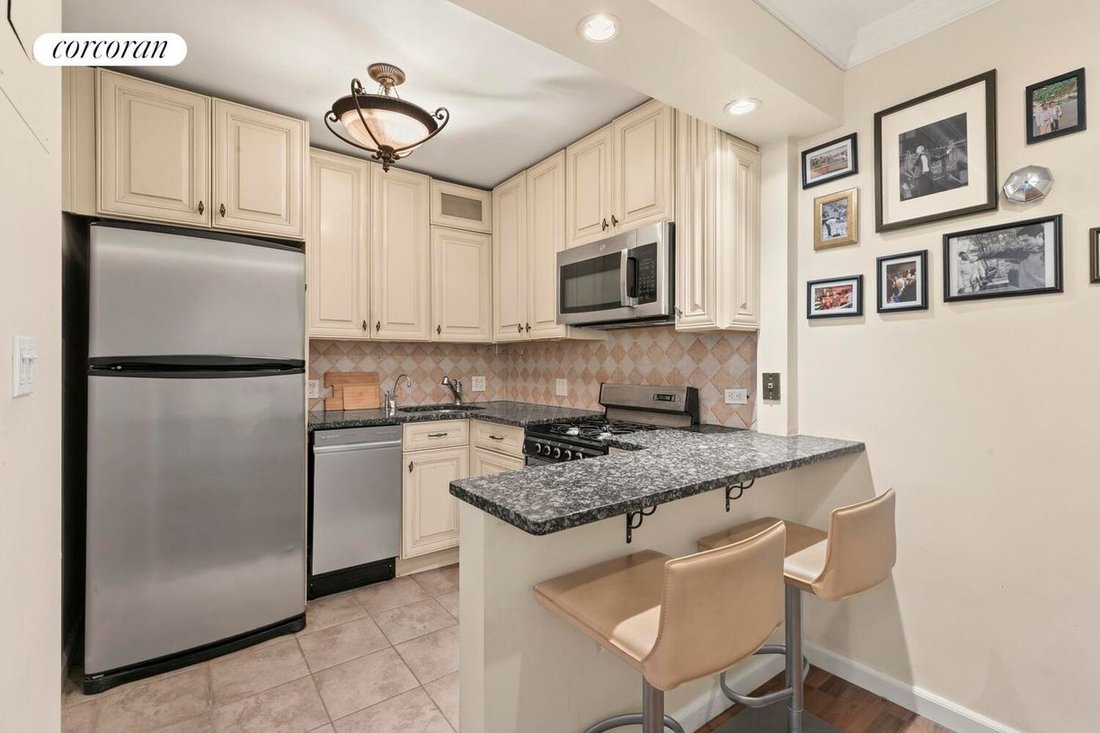 Co Op in New York, New York, United States 5 - 18328025