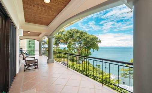 House in Playa Herradura, Puntarenas Province, Costa Rica 1
