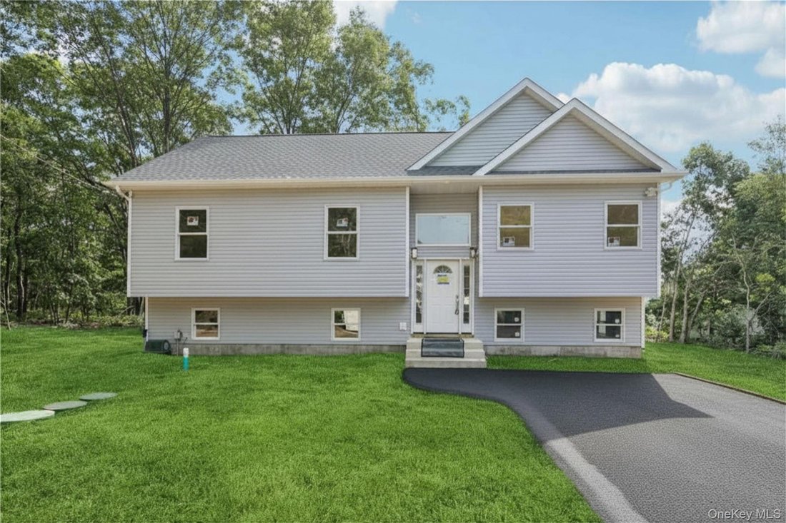 House in East Patchogue, New York, United States 1 - 17820477