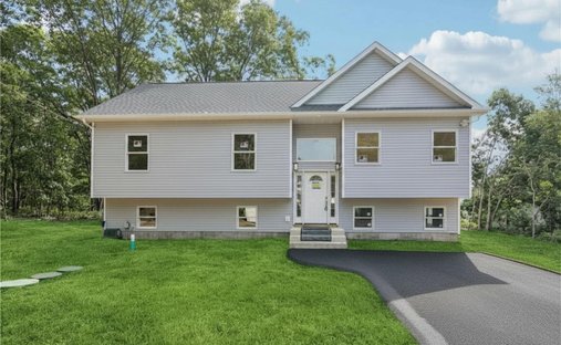 House in East Patchogue, New York, United States 1