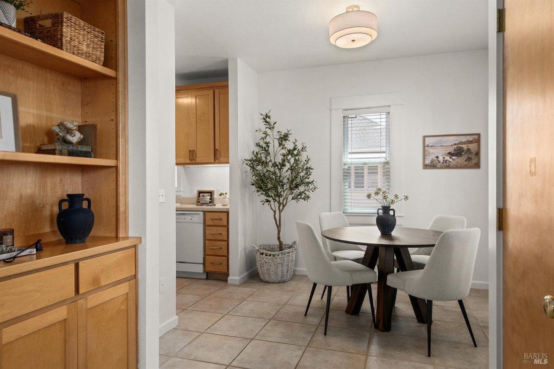 Healdsburg, California, United States 4 - 18610280