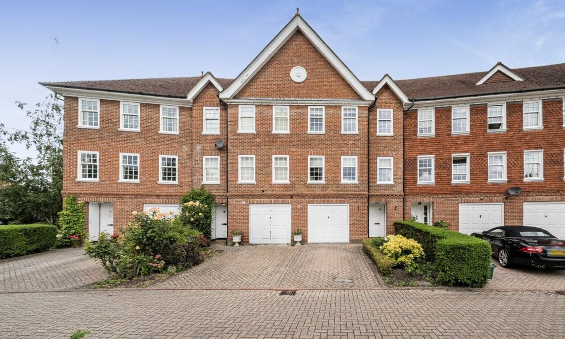 House in Windsor, England 1 - 18611707