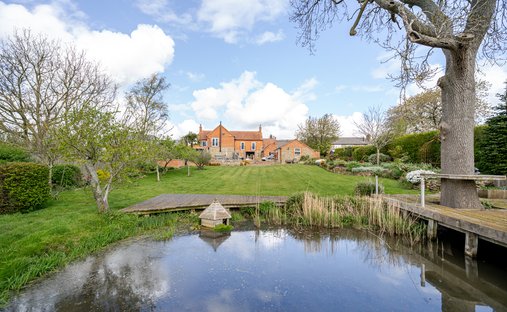 Country House in Calverton, Ravenshead, England 1