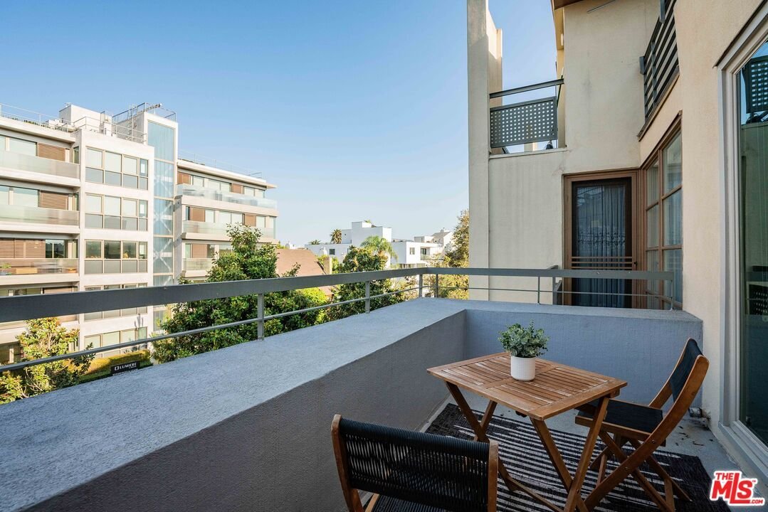 Los Angeles, California, United States 3 - 18613480
