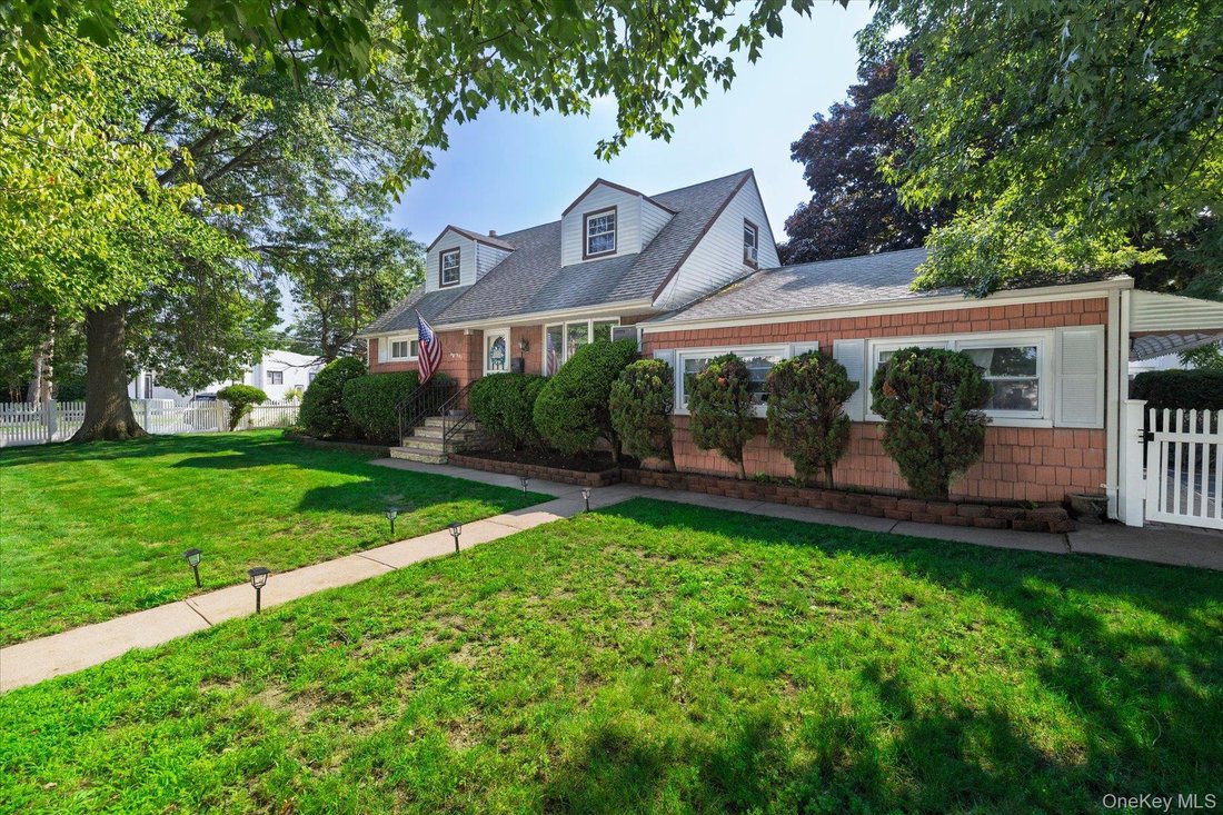 House in Bellmore, New York, United States 2 - 18610281