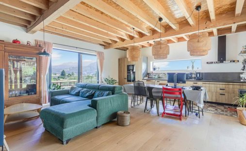 Villa in Carros, Provence-Alpes-Côte d'Azur, France 1