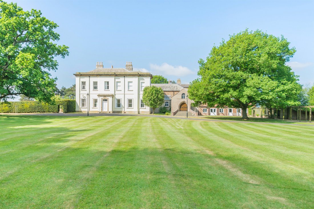 House in East Riding of Yorkshire, England 1 - 16729177