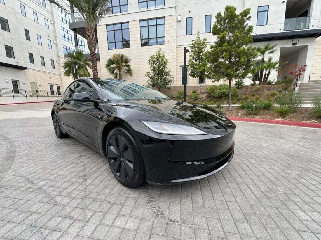 Sedan in Newport Beach, CA, United States 2 - 18565847