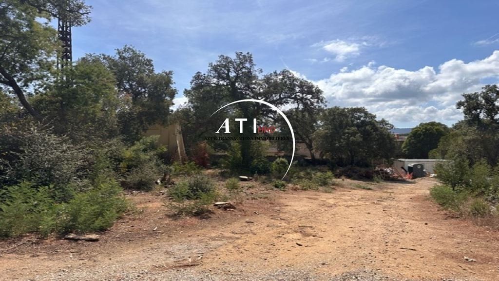 Land in Grimaud, Provence-Alpes-Côte d'Azur, France 4 - 18621366