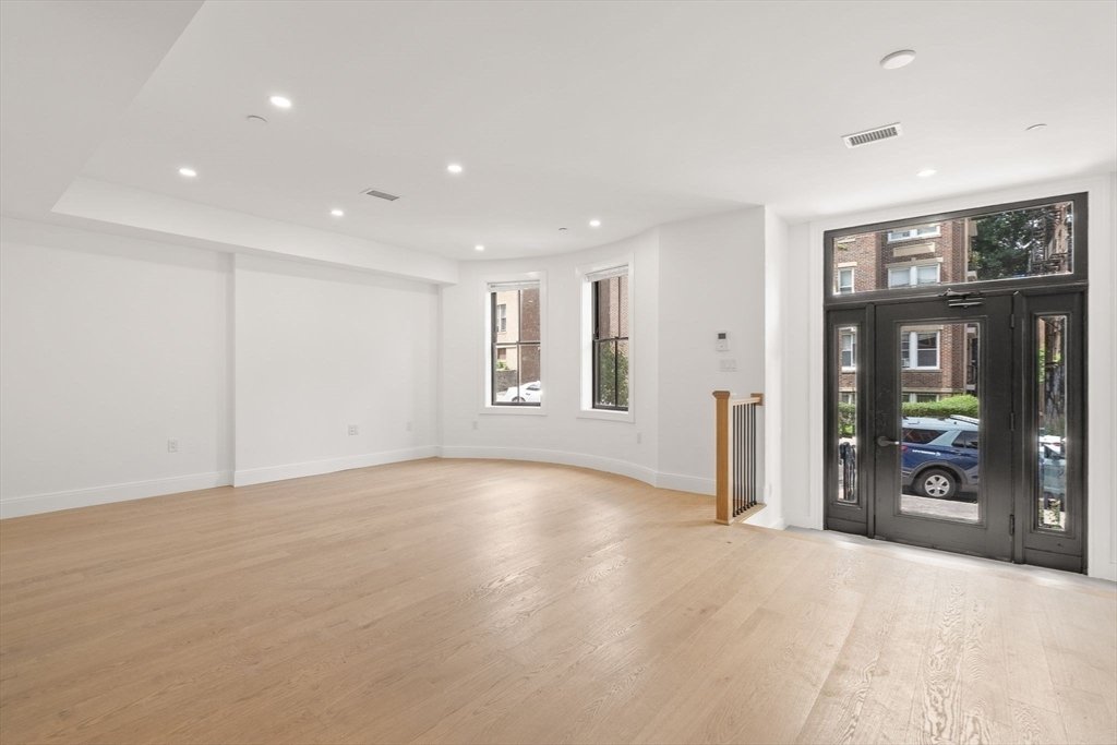 Condo in Boston, Massachusetts, United States 3 - 18621034