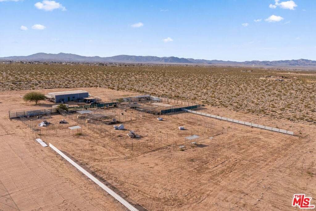House in Lucerne Valley, California, United States 4 - 18616972