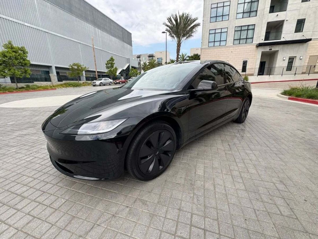 Sedan in Newport Beach, CA, United States 3 - 18565847