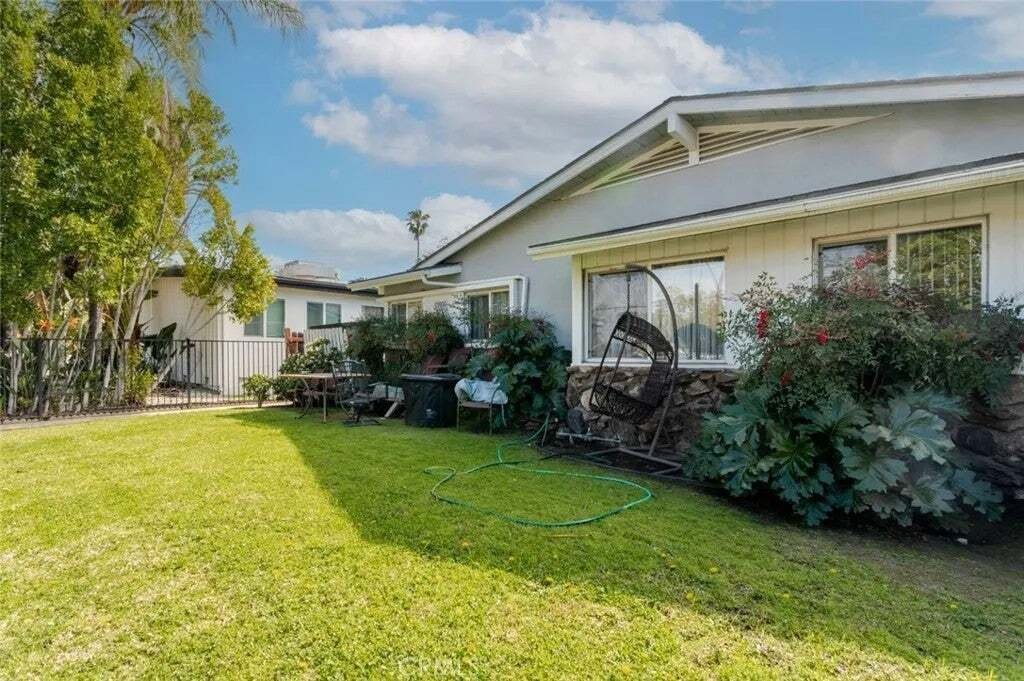 Los Angeles, California, United States 2 - 17282966