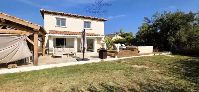 House in Hyeres, Provence-Alpes-Côte d'Azur, France 2 - 18605408