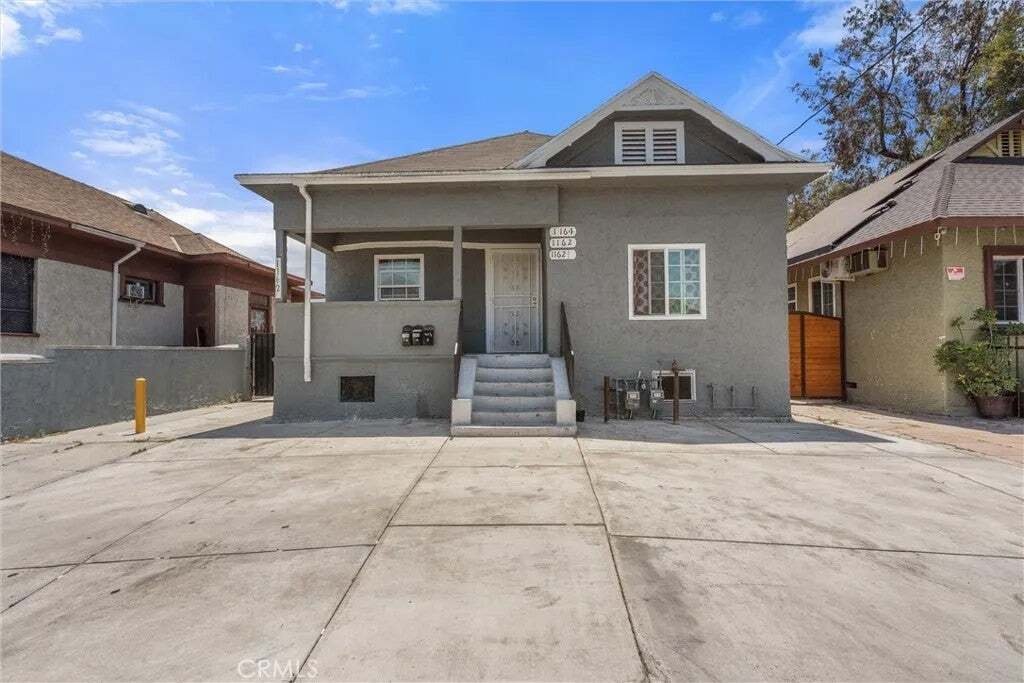 Los Angeles, California, United States 2 - 18264935