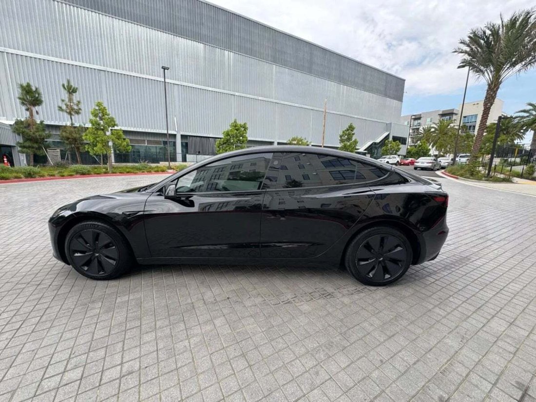 Sedan in Newport Beach, CA, United States 5 - 18565847