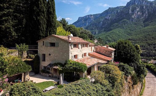Villa in Le Bar-sur-Loup, Provence-Alpes-Côte d'Azur, France 1