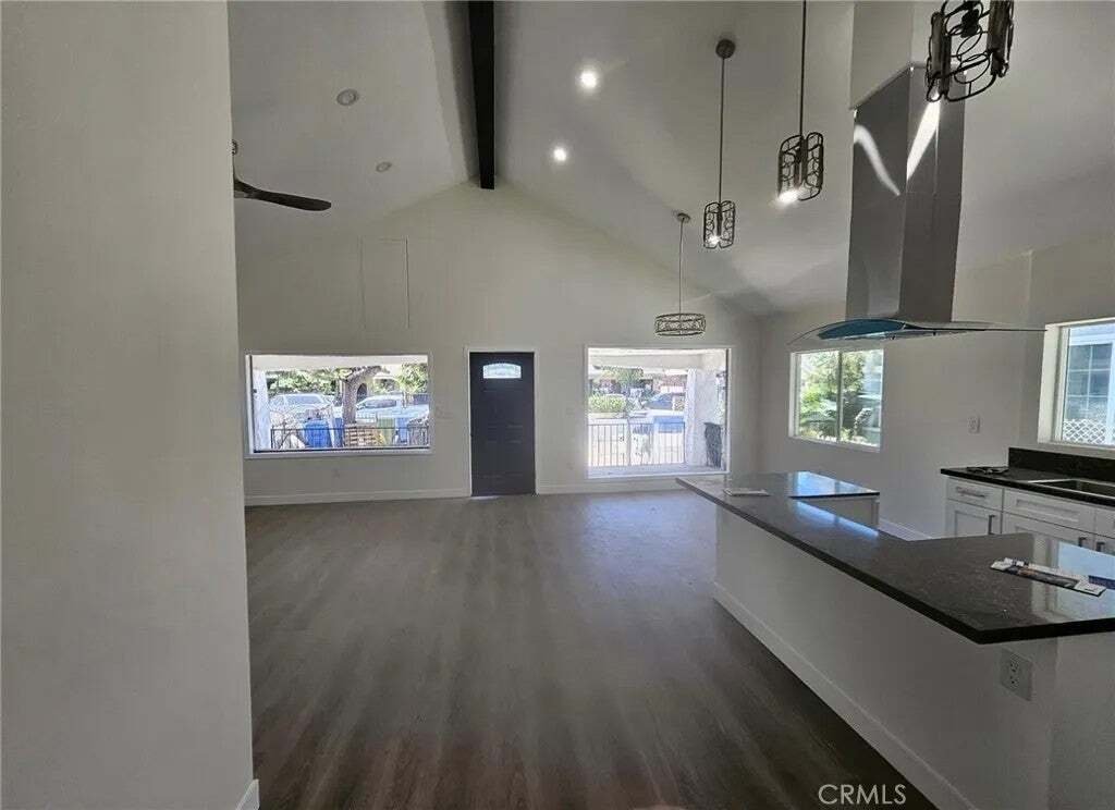 Los Angeles, California, United States 5 - 18562211