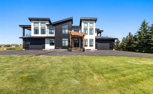 House in Chestermere, Alberta, Canada 1