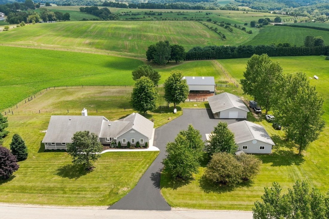House in Cuba City, Wisconsin, United States 2 - 18621256