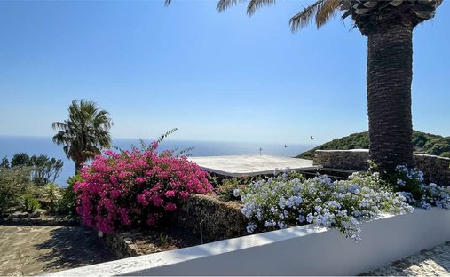 Apartment in Pantelleria, Sicily, Italy 1
