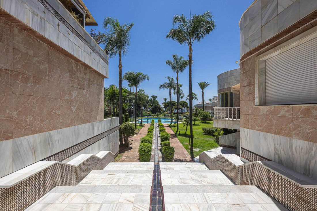 Apartment in Puerto Banus, Marbella, Spain 4 - 18616205