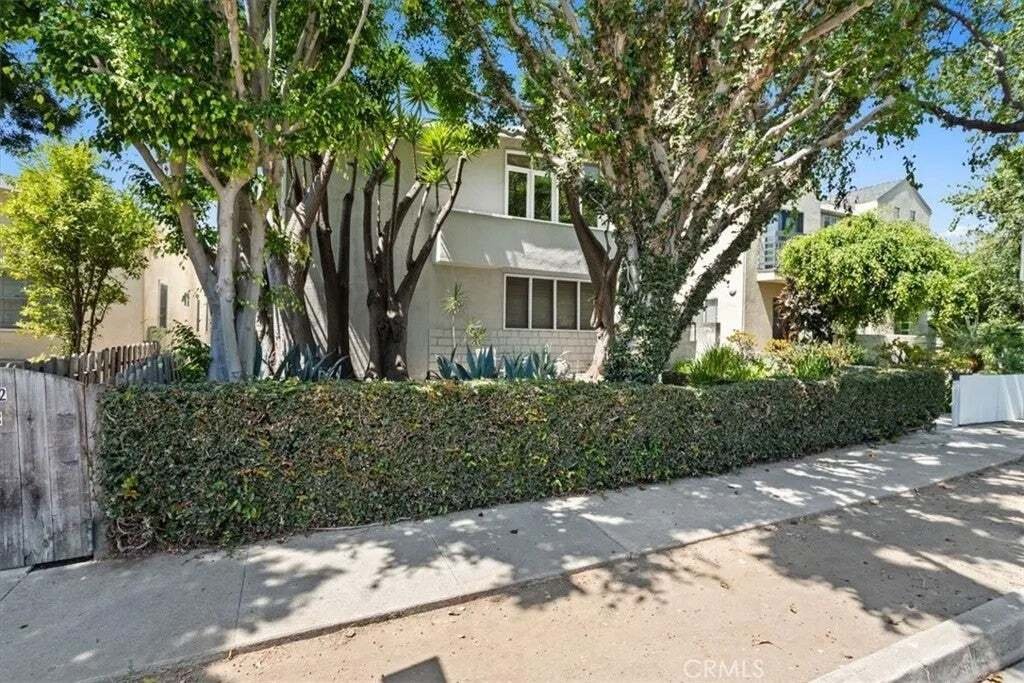 Santa Monica, California, United States 3 - 18621291