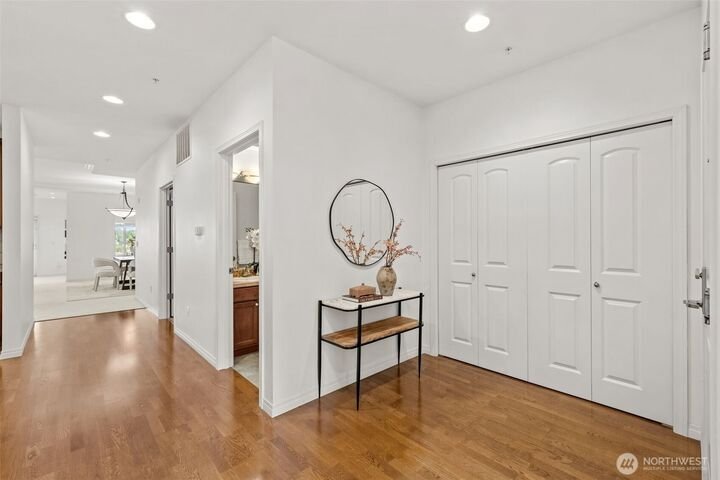 Condo in Seattle, Washington, United States 2 - 18623969