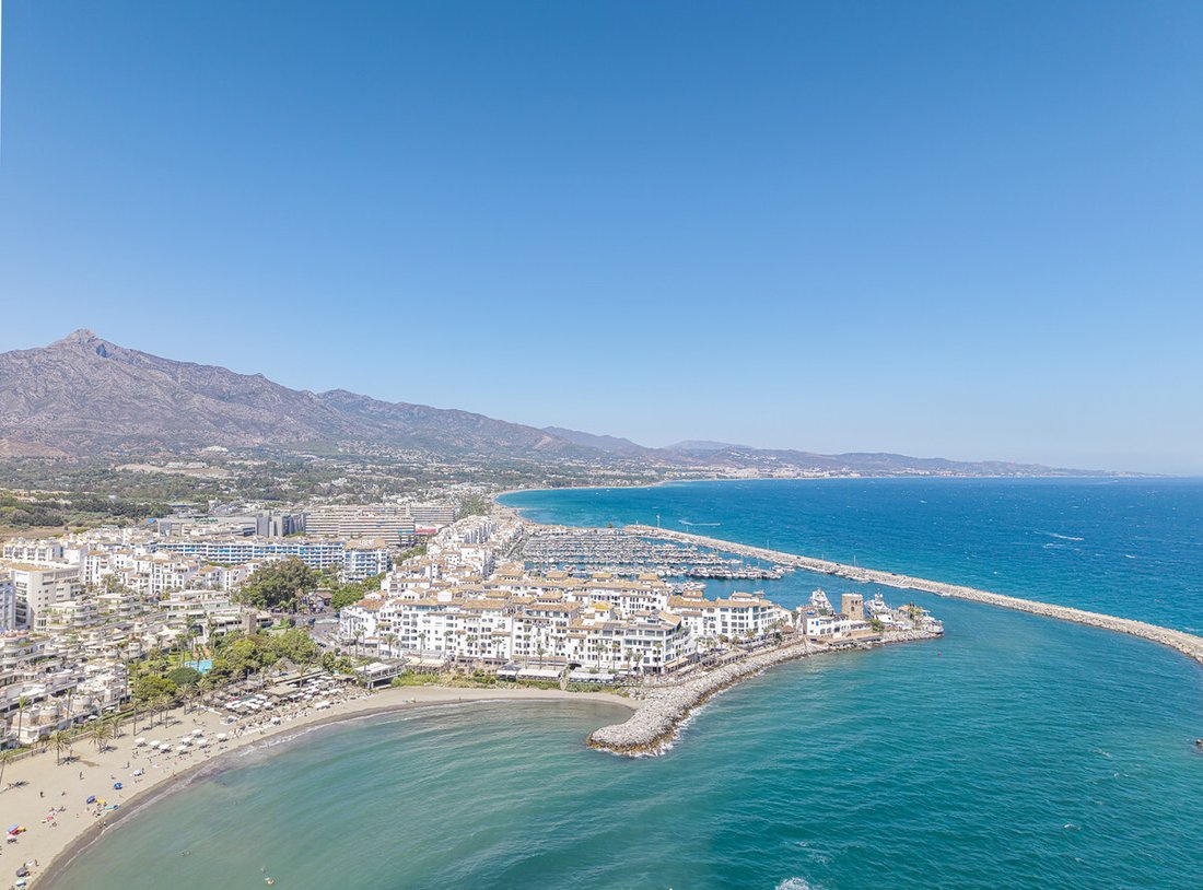 Apartment in Puerto Banus, Marbella, Spain 1 - 18616205