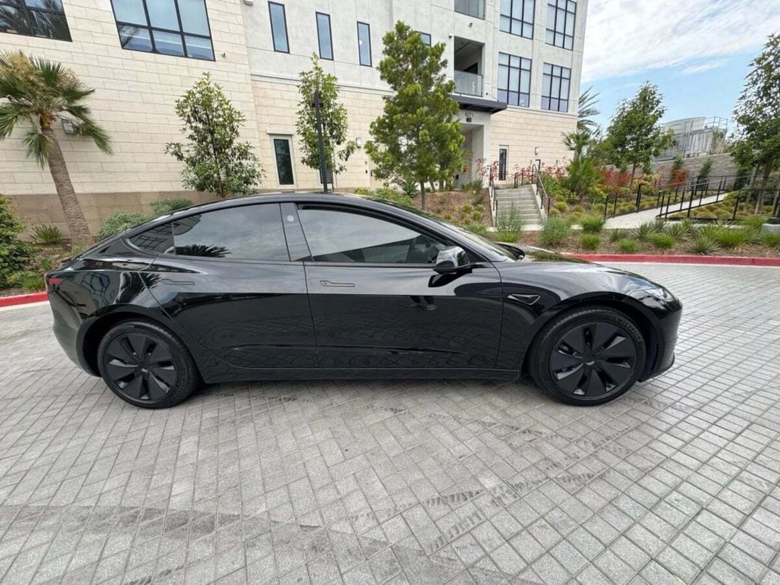 Sedan in Newport Beach, CA, United States 4 - 18565847