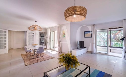 Villa in Croix des Gardes, Cannes, France 1