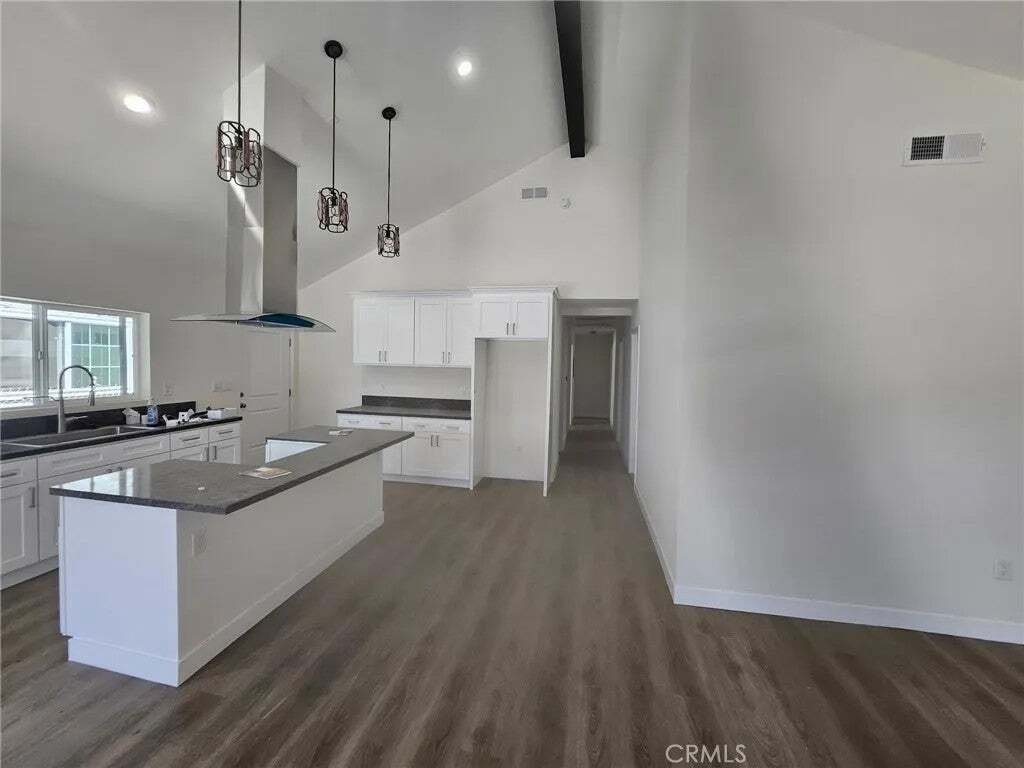 Los Angeles, California, United States 4 - 18562211