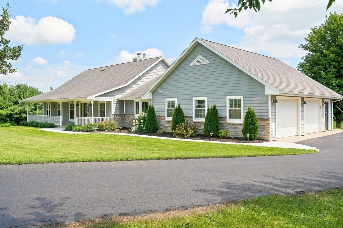 House in Cuba City, Wisconsin, United States 1 - 18621256