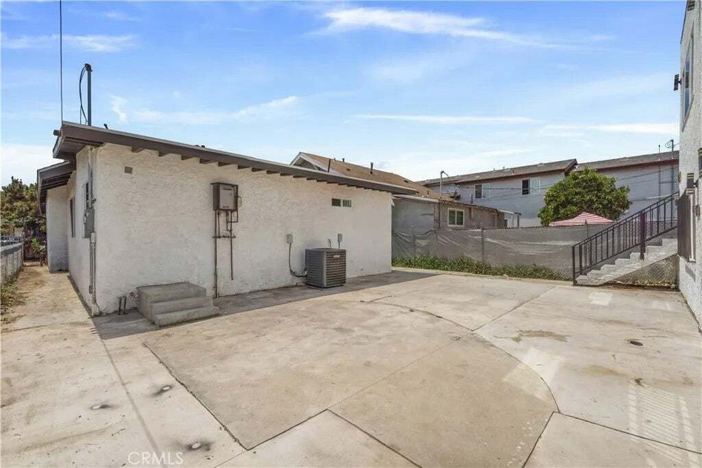 Los Angeles, California, United States 3 - 18562211