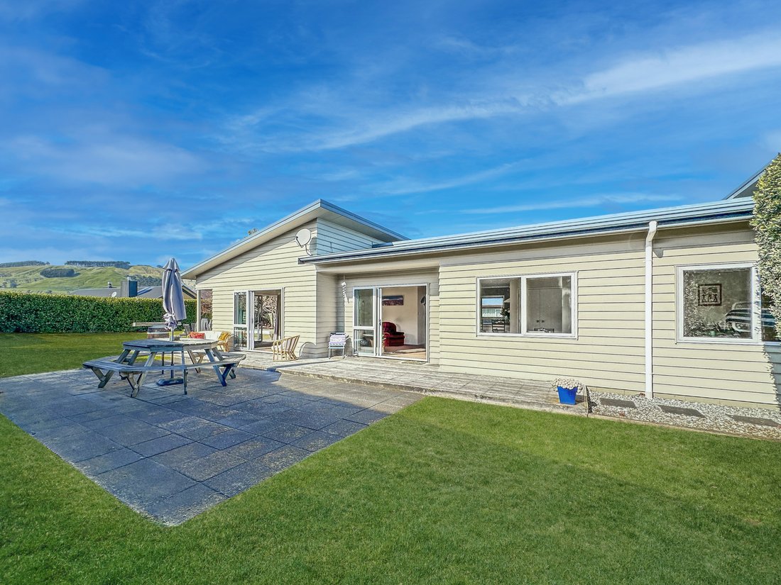Kinloch, Waikato, New Zealand 1 - 18608165