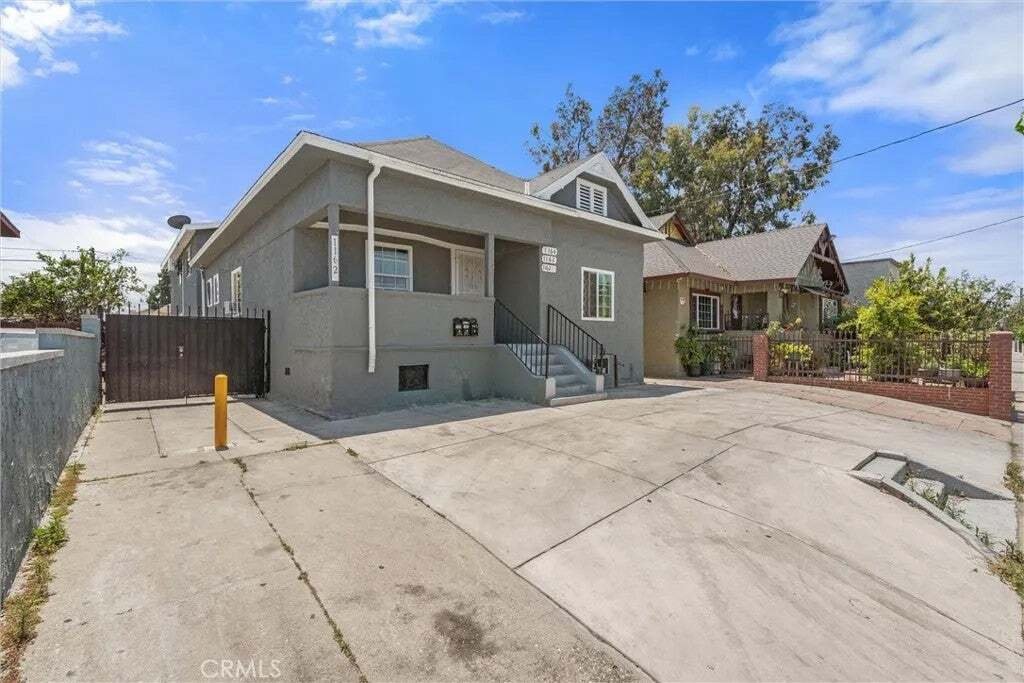 Los Angeles, California, United States 1 - 18264935
