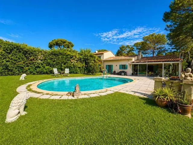 House in Mougins, Provence-Alpes-Côte d'Azur, France 1 - 17782165