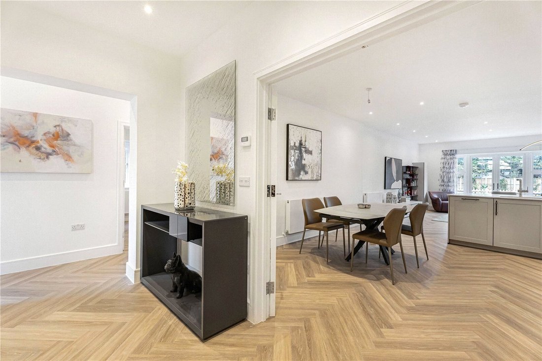 Apartment in Osidge, Barnet, England 5 - 18617146