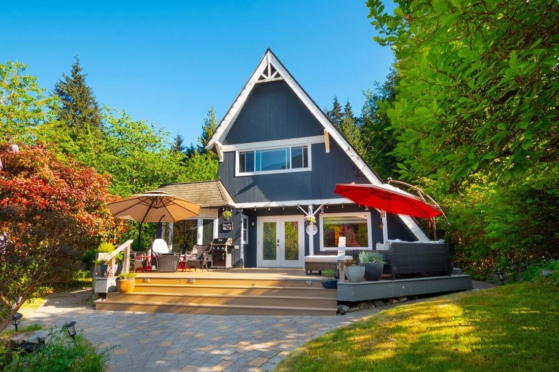 House in Bowen Island, British Columbia, Canada 1 - 18619733