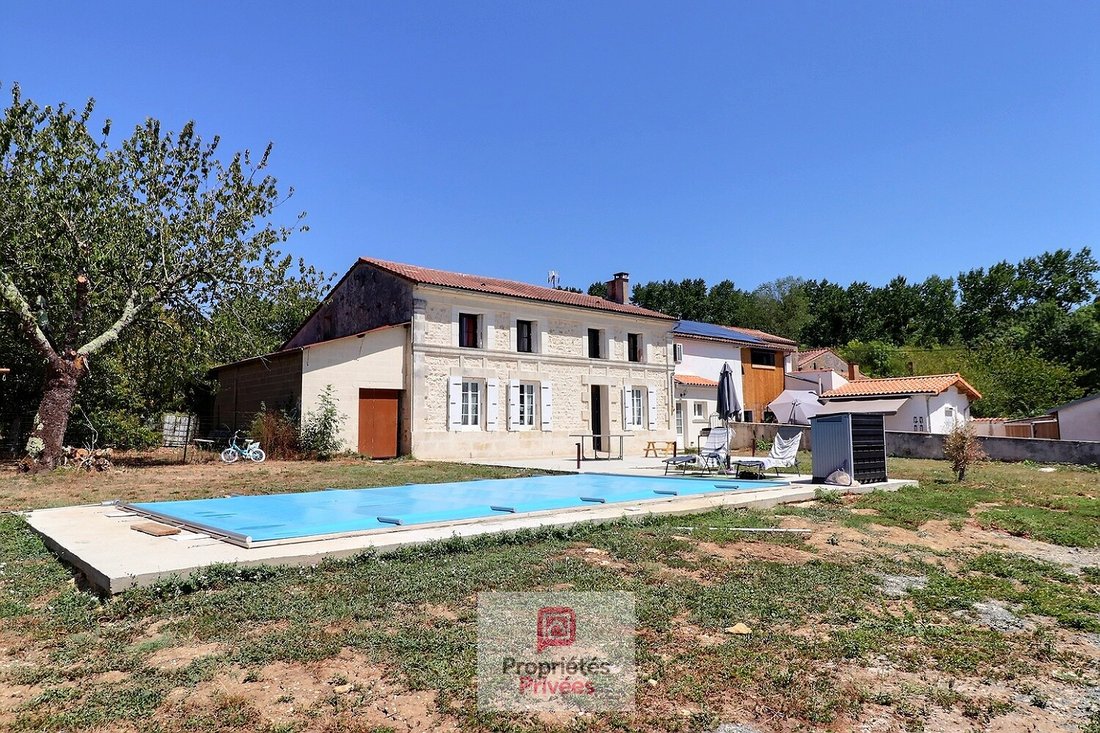 Villa in Bords, Nouvelle-Aquitaine, France 1 - 18616274