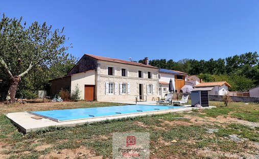 Villa in Bords, Nouvelle-Aquitaine, France 1
