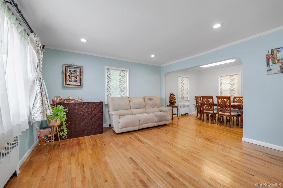 House in North New Hyde Park, New York, United States 4 - 18585169
