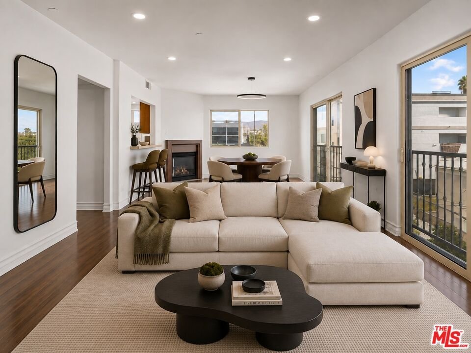 Condo in Los Angeles, California, United States 3 - 18616316