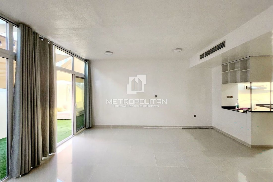 Townhouse in Damac Hills 2, Dubai, United Arab Emirates 2 - 18617929